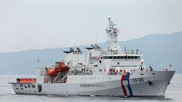 台湾军舰赴冲之鸟礁护渔 与日本巡视船发生对峙