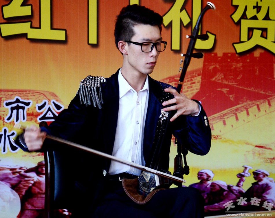 二胡独奏战马奔腾曲谱_战马奔腾二胡独奏简谱(3)