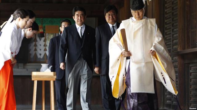 韩媒:安倍正试图将历史的时针倒转 右倾化行径露骨