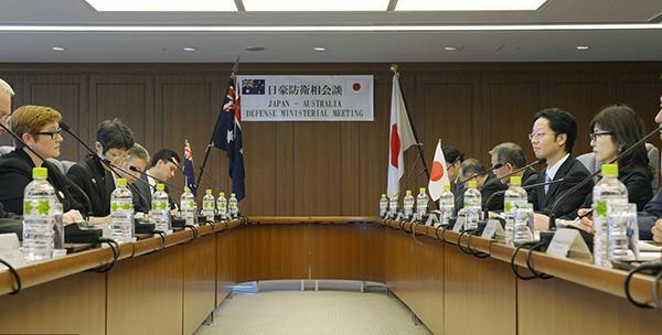 日澳两国防长会面 要求中国遵守南海仲裁结果