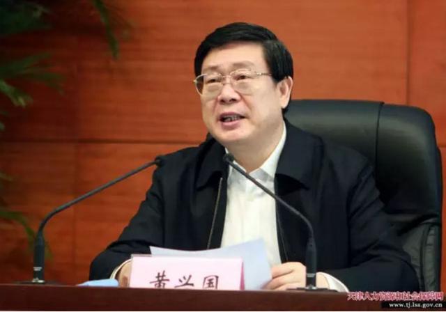 黄兴国被查传言一年余 开会时曾让随行帮脱大衣