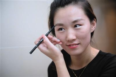 北京美女售楼小姐的中秋节:一天接待上百客户