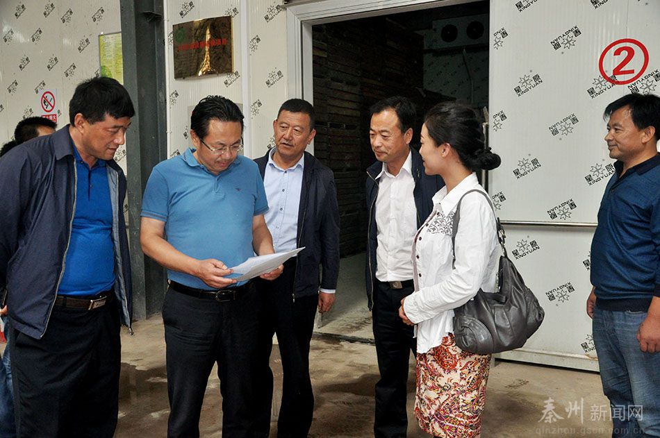 何东区长调研天水市果蔬交易市场建设运行情况图