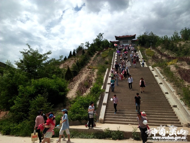 武山"十一"黄金周旅游再创历史双高(组图)