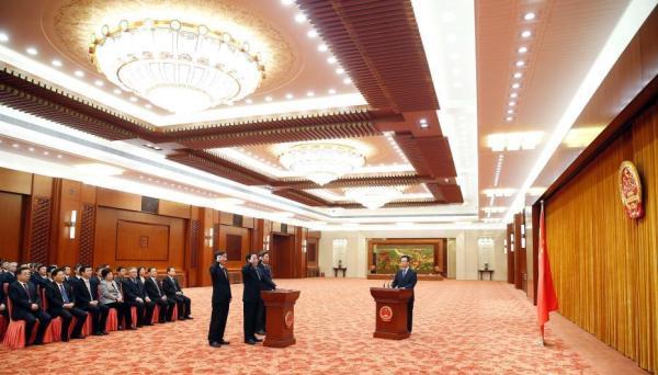 全国人大举行宪法宣誓仪式 盛光祖陈文清等宣誓