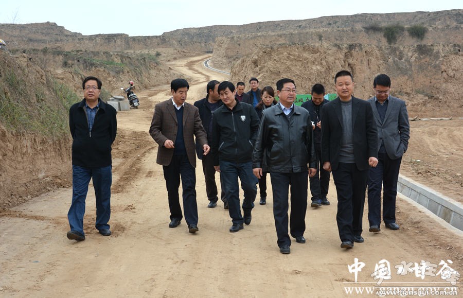 马建东深入甘谷调研滴灌水肥系统运行情况(图)
