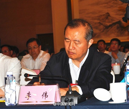 李伟