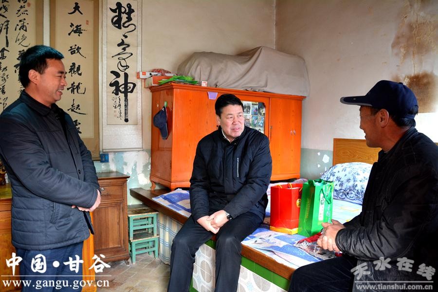 (看望慰问联系户马保全)