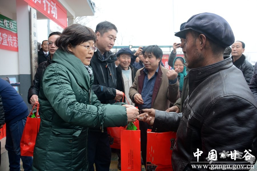 省政府金融办主任汤澜深入甘谷开展双联慰问(图)