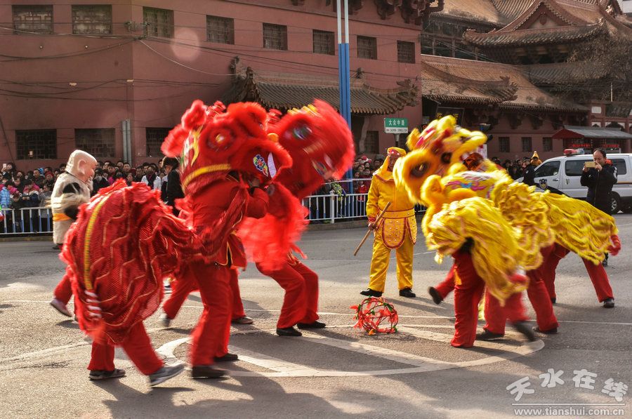 在天水,有一种老百姓的"狂欢节"叫耍社火(图)