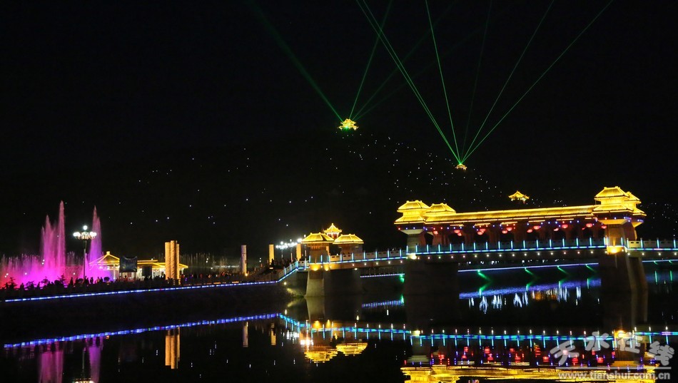 天水新闻 清水 >>正文   随着夜幕降临,华灯初上,漫步轩辕故里清水观
