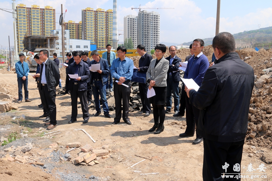 (在庆华路建设现场督查)