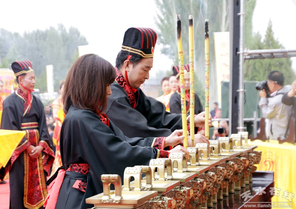 (祭祀九粮酒祖仪式)
