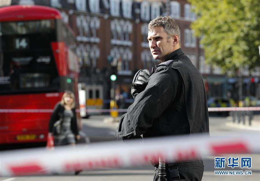 (国际)(1)英国警方将伦敦地铁爆炸事件定性为恐怖袭击