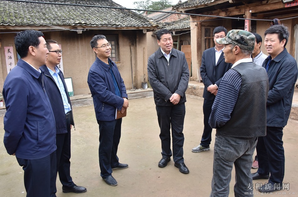 市委农工部部长张思佳,市扶贫办主任杨保珍,麦积区副区长王启峰参加