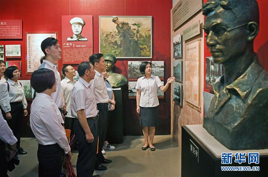 (新华全媒头条·图文互动)(7)全党来一个大学习——新时代中国共产党人的理论自觉