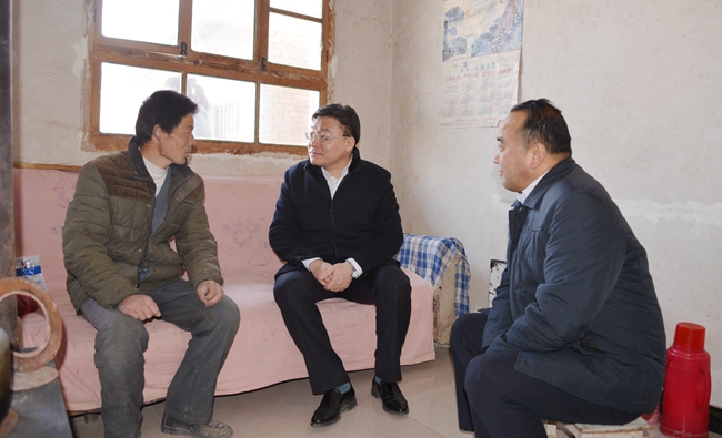 2月11日上午,天水市委常委,副市长李晓东赴帮扶联系村清水县郭川镇郭