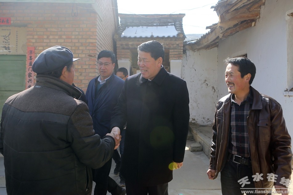 2月11日,天水市委副书记,市长王军来到自己联系的麦积区新阳镇肖王村