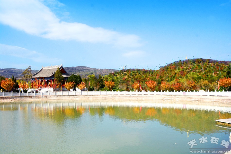 清水:轩辕湖畔秋景惹人醉(图)