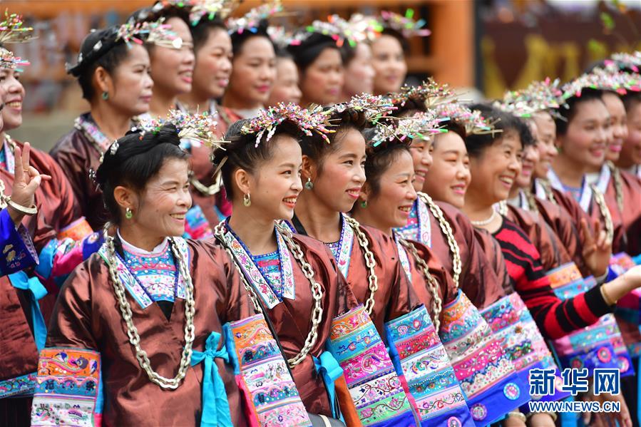 ���»�ȫýͷ����ͼ�Ļ�������7���˹����𴺳�������ϰ��ƽͬ־Ϊ���ĵĵ�������Ĺ�����չ��ʵ