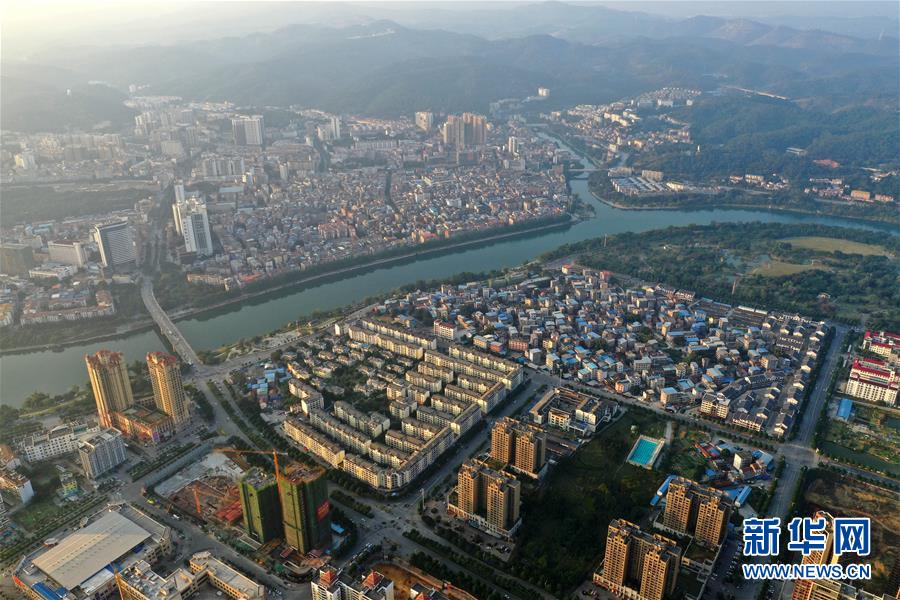 ���»�ȫýͷ����ͼ�Ļ�������9���˹����𴺳�������ϰ��ƽͬ־Ϊ���ĵĵ�������Ĺ�����չ��ʵ