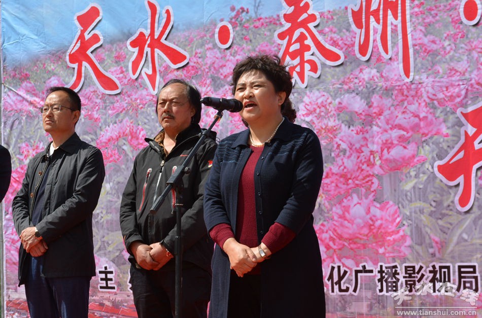 (秦州区委常委,宣传部长曹亚玲宣布活动开幕)