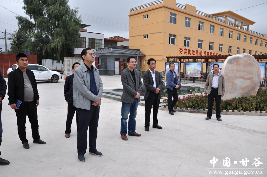 景泰县考察团考察学习甘谷扶贫车间工作(图)