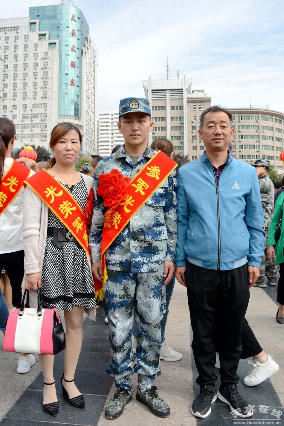天水市隆重举行2018年度新兵入伍欢送大会(图)
