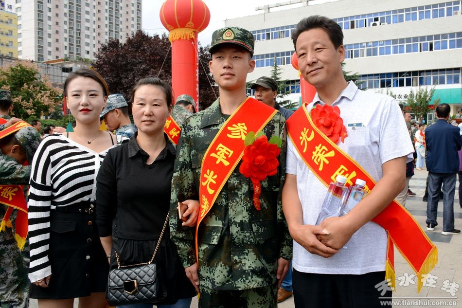 天水市隆重举行2018年度新兵入伍欢送大会(图)