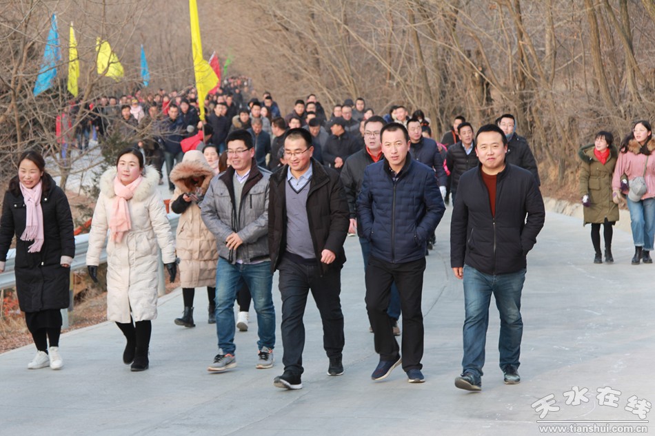 清水县举行新年登高全民健身徒步走活动(图)