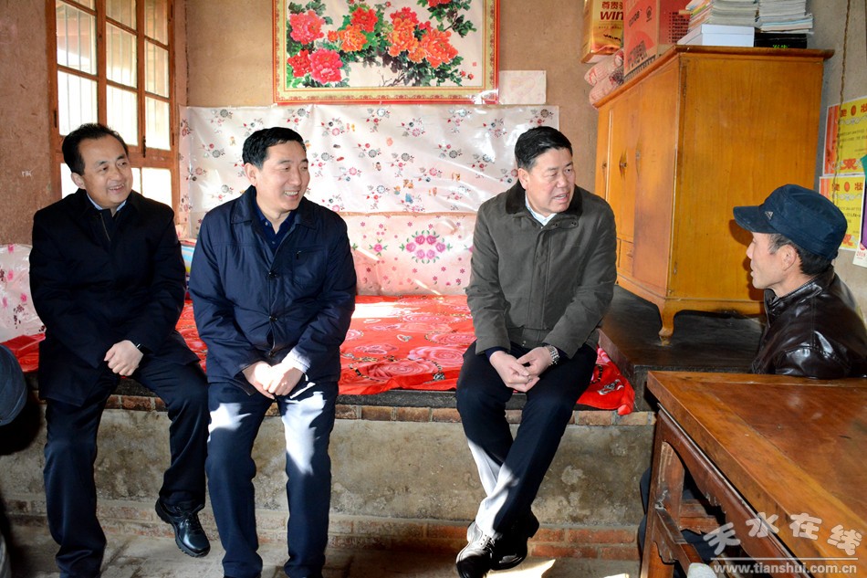 王军深入麦积区新阳镇肖王村和坚家山村看望慰问联系户图