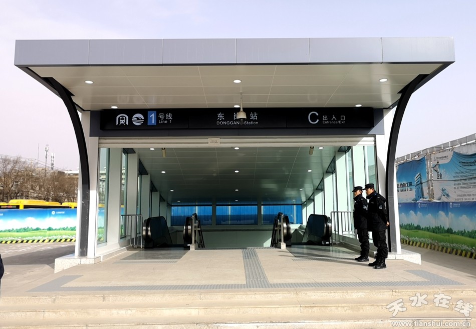 何东参观学习兰州市城市轨道交通建设及运营工作图