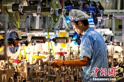 图为江苏盐城一家企业内的生产景象。<a target='_blank' href='http://www.chinanews.com/'><p align=