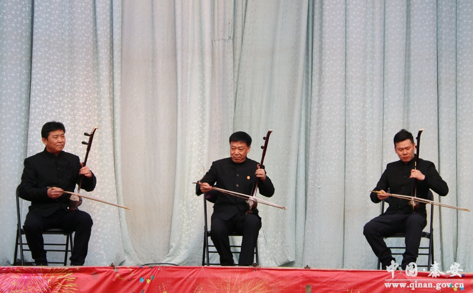 (秦腔牌子曲联奏 表演:李书 冉飞 米震)据了解,此次秦腔演唱会邀请到