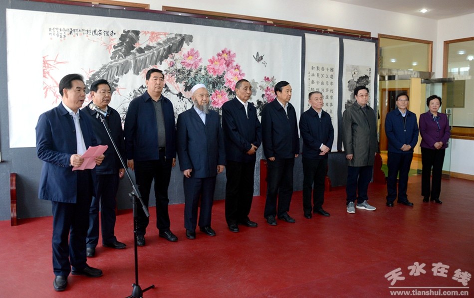 (省政协副秘书长,办公厅主任张永贤主持开展仪式)