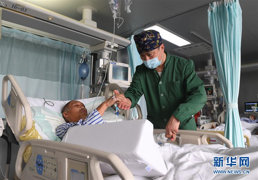 (新华全媒头条·响水化工厂爆炸事故·图文互动)(1)为了617个生命的赛跑——江苏响水爆炸事故伤员救治一线实录