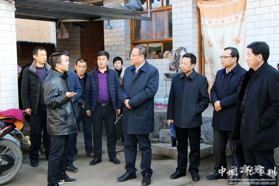 张家川县长马筱宁督查指导脱贫攻坚工作(图)