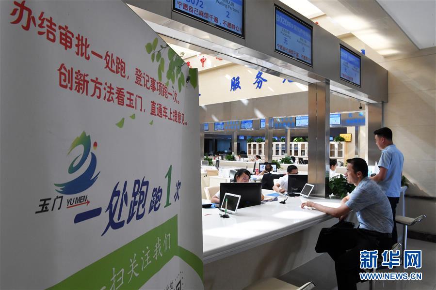 (新华全媒头条·两会特别报道·图文互动)(4)严要求实作风,再创时代伟业——写在“三严三实”提出五周年之际
