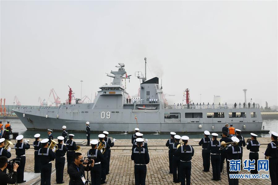 (人民海军70年)(2)来华参加多国海军活动的外国军舰抵达青岛