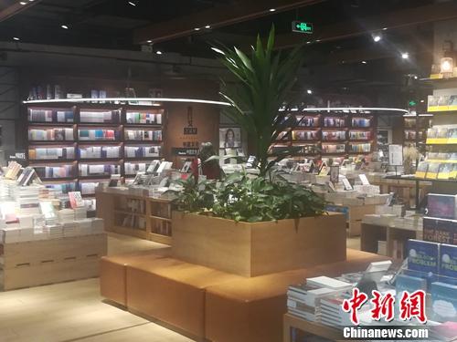 一家设计很有特色的书店。上官云 摄 点击进入下一页