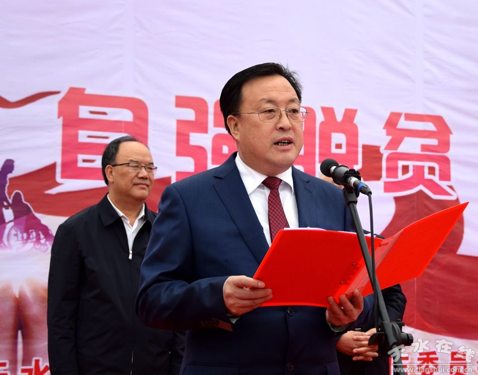 (市政府残工委副主任,市残联党组书记,理事长张有信介绍系列活动情况.