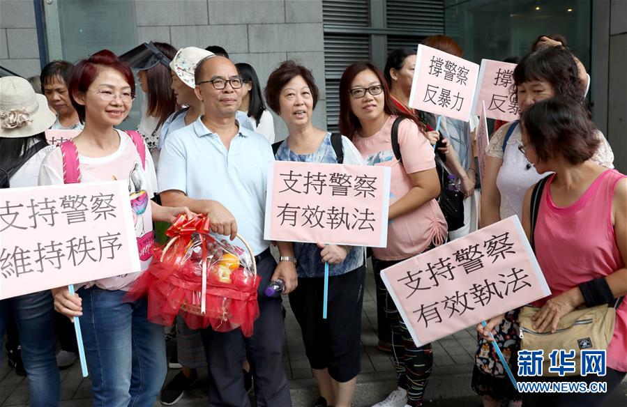 (图文互动)(2)“支持警察严正执法”——香港多个团体慰问警队
