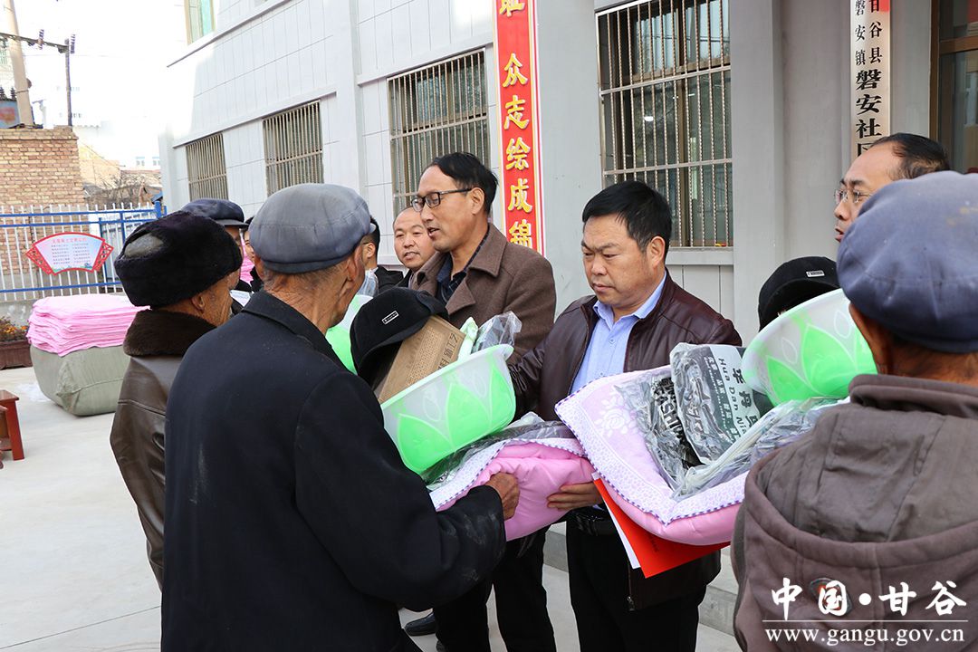 甘谷县磐安镇举行2019年特困供养人员冬季送温暖物资发放仪式(图)