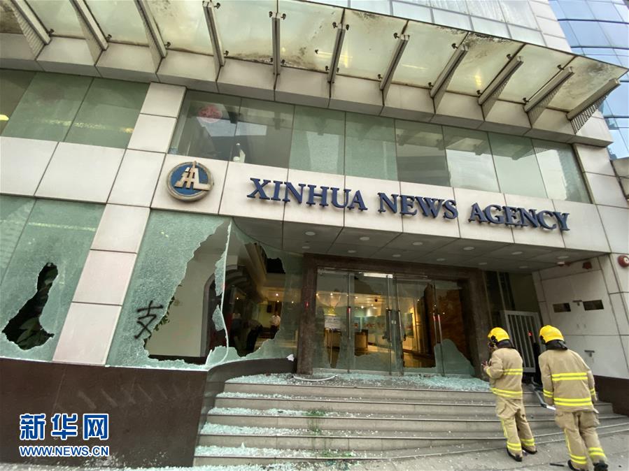 (新华网)(1)新华社亚太总分社办公大楼遭暴徒打砸破坏