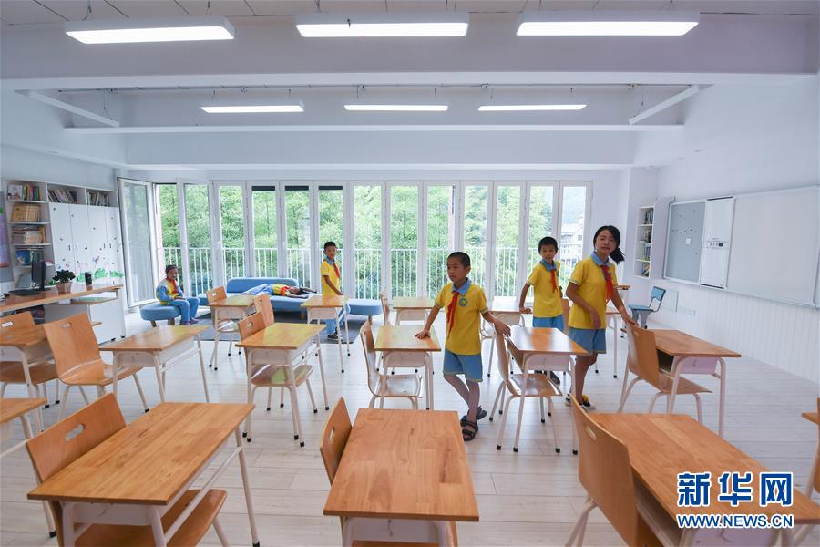 (社会)(7)“最美乡村小学”迎来开学季