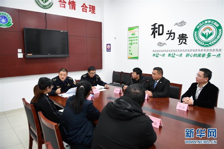 (新华全媒头条·图文互动)(10)为基层松绑减负 促干部担当作为——以习近平同志为核心的党中央推进“基层减负年”工作综述