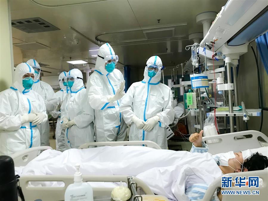 (新华全媒头条·图文互动)(3)新华社评论员:危难时刻,党员干部要挺身而出——论坚决打赢疫情防控阻击战