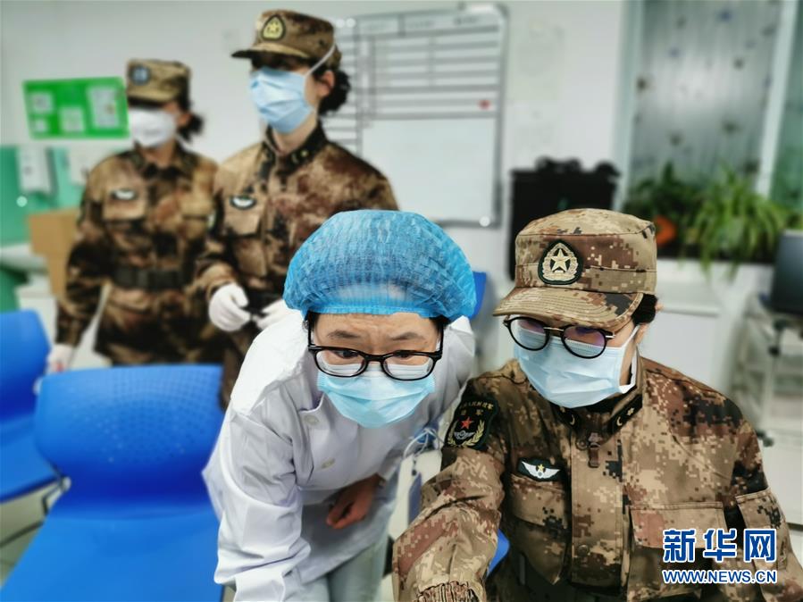 (新华全媒头条·图文互动)(7)新华社评论员:危难时刻,党员干部要挺身而出——论坚决打赢疫情防控阻击战
