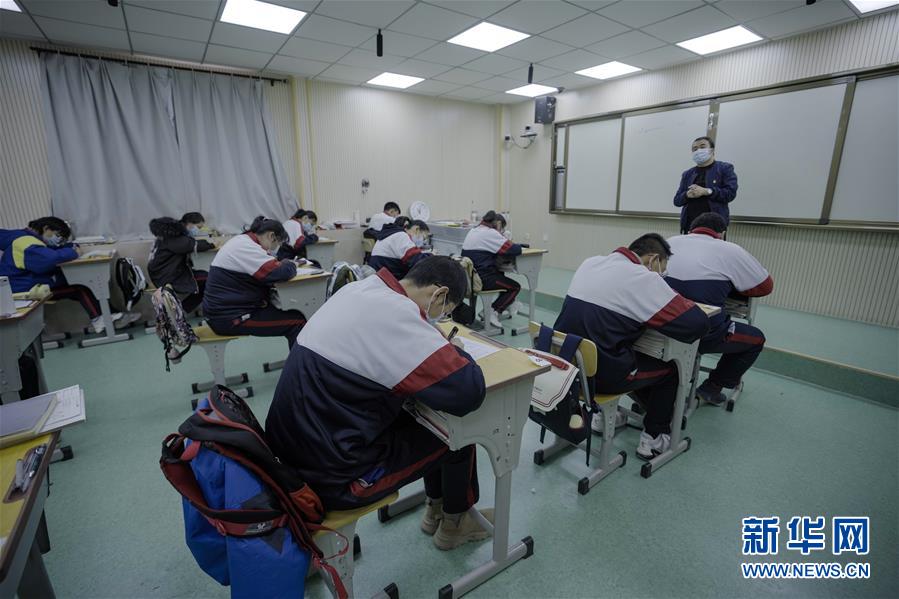 (新华全媒头条·图文互动)(1)春天里的琅琅书声━━部分地方学校开学见闻