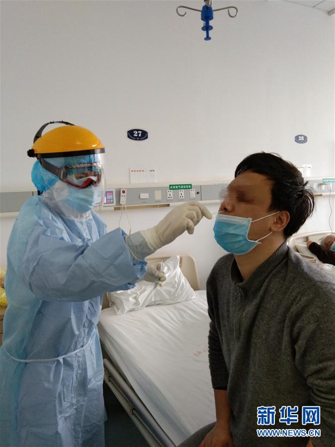 (在习近平新时代中国特色社会主义思想指引下——新时代新作为新篇章·习近平总书记关切事·图文互动)(1)口罩挡不住你的美——战“疫”一线巾帼掠影